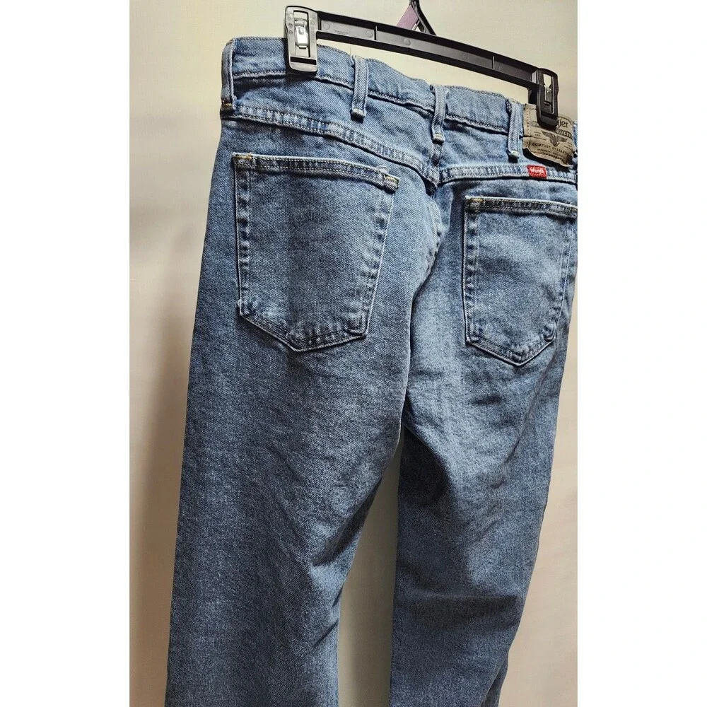 Wrangler Regular Fit Jeans – Men’s 34x30 Light Wash.      #101